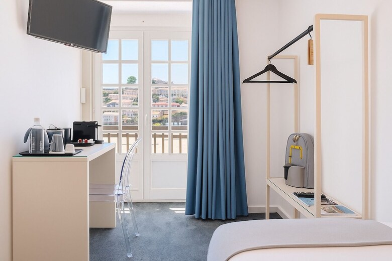 Miragaia Riverside Suites.