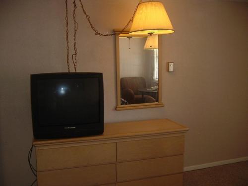 Fels Three Crown Motel
