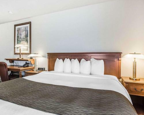 Hotel H�tel Quality Suites Drummondville