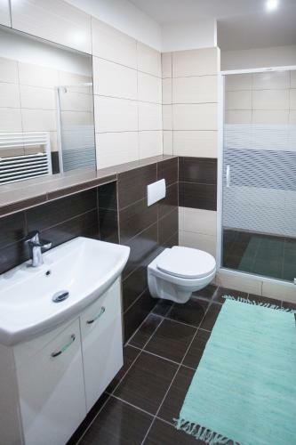 Apartments Kope?n� With Parking
