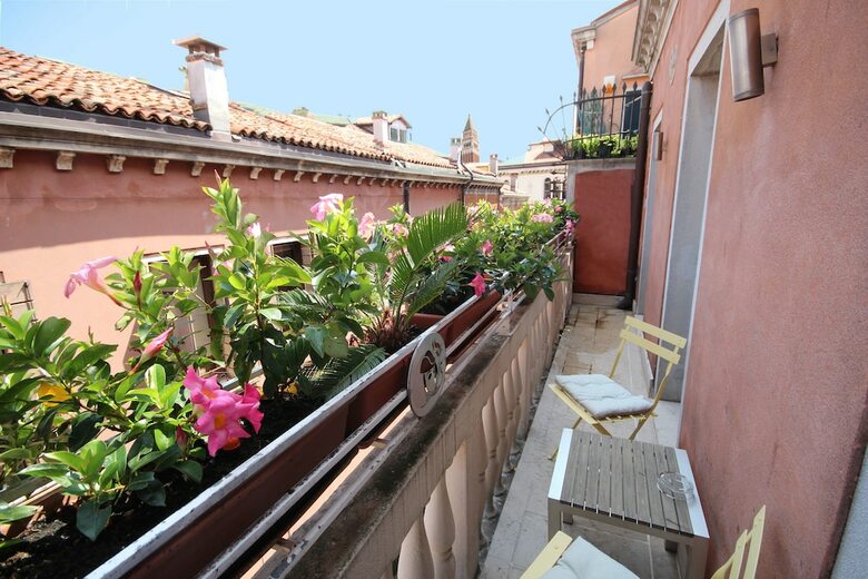 Hotel A La Commedia