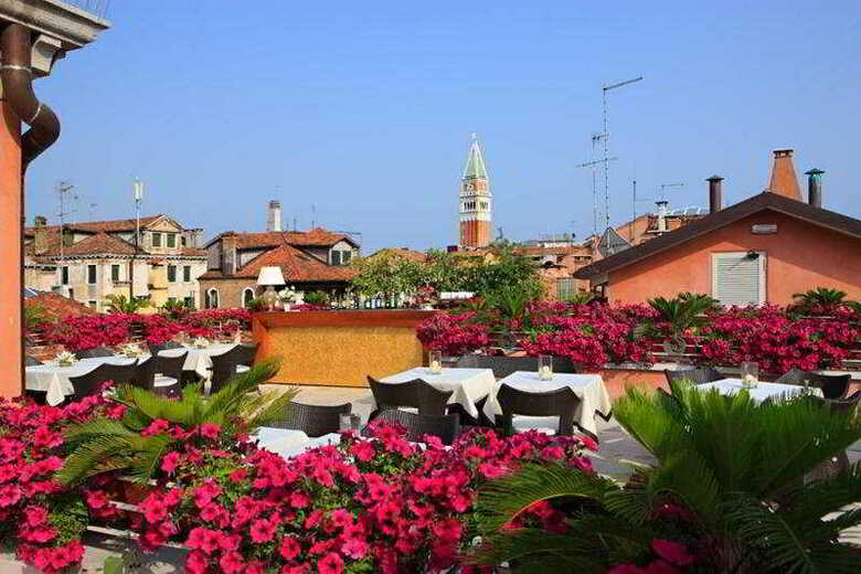 Hotel A La Commedia