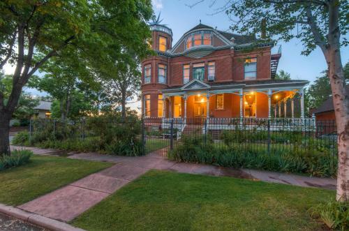 Bed & Breakfast Lumber Baron Inn And Gardens