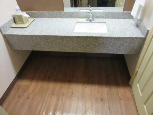 Hotel Royal Inn - Jonesboro