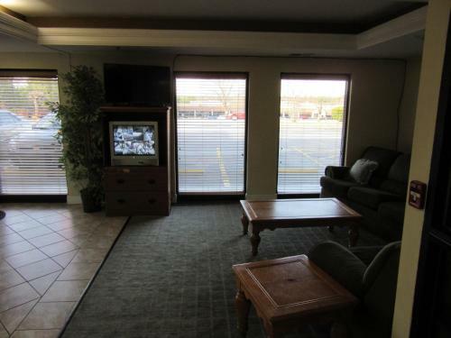 Hotel Royal Inn - Jonesboro