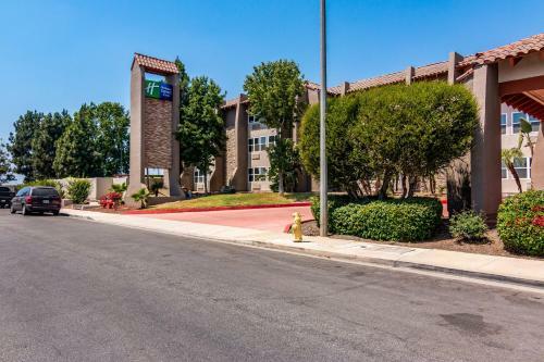 Hotel Baymont Inn & Suites