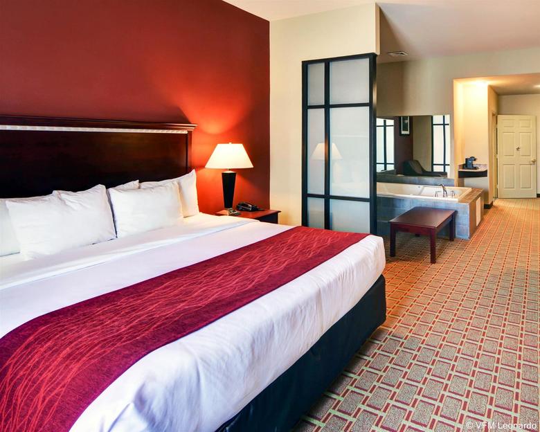 Hotel Comfort Suites At Lake Worth