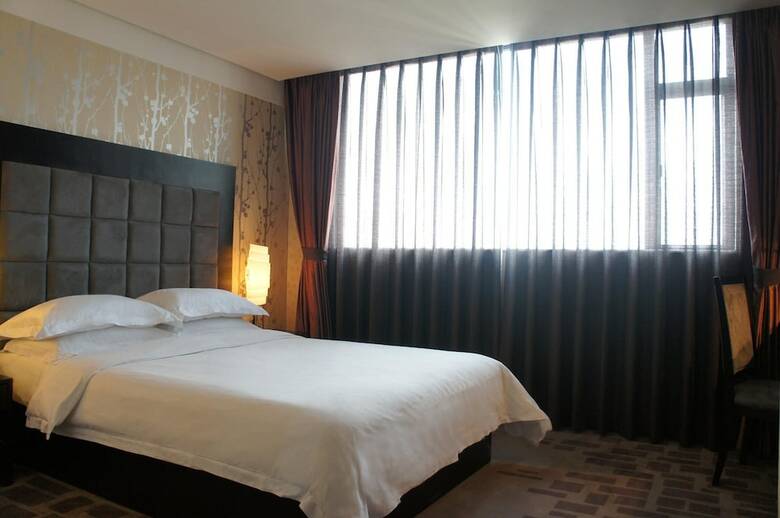 Henry Business Hotel