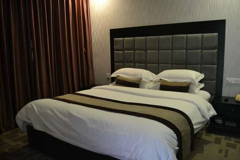 Henry Business Hotel