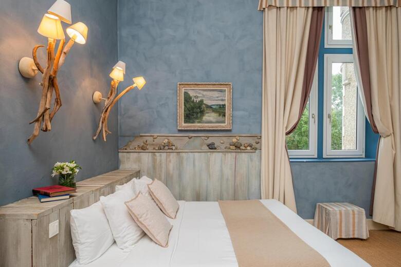 Inter-hotel Le Chateau Des Reynats