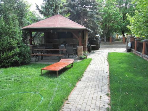 Apartamento Zr�nyi H�z