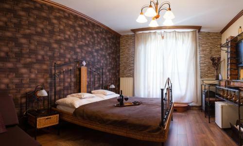 Hostal Hangya Panzi� �s �tterem