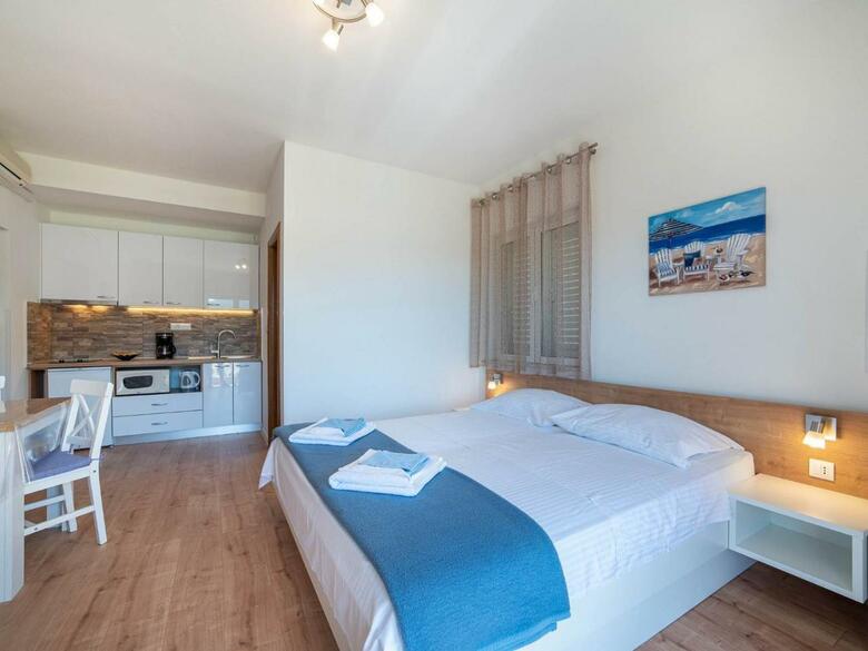 Apartments Njiric
