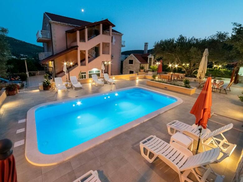 Apartments Njiric