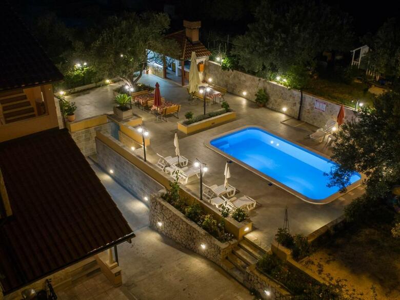 Apartments Njiric