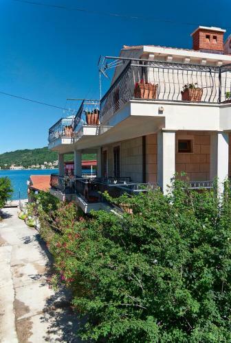 Apartamentos Villa Ana