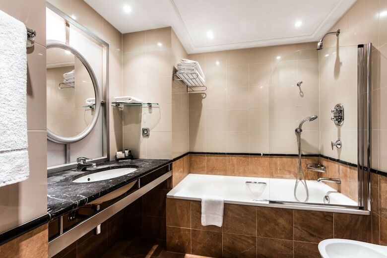 Courthouse Hotel London
