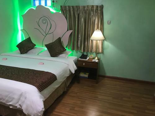 Crystal Palace Hotel