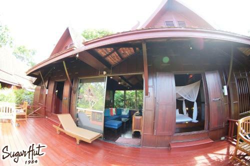 Hotel Sugar Hut Resort & Restaurant