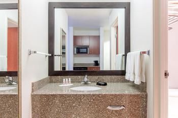 The Palms Hotel & Suites