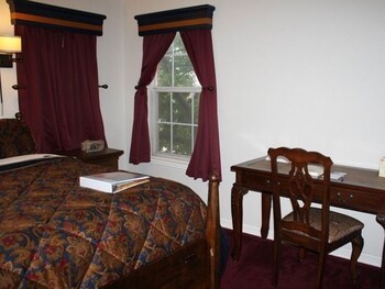 Woodrow House Bed & Breakfast