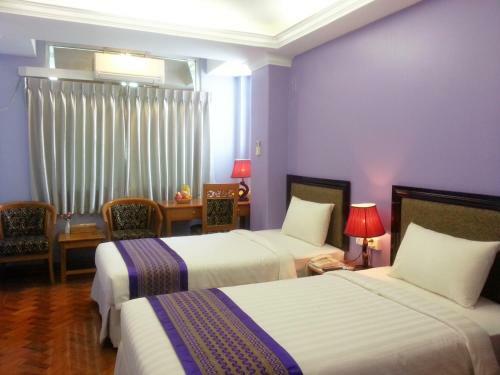 Grand Laurel Hotel