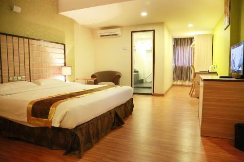 Uptown Hotel