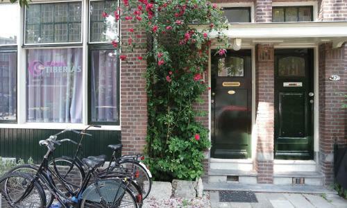 Hostal Alberti - Bed & Bike