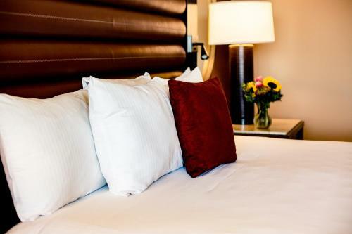 Overton Hotel And Conference Center