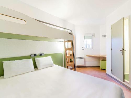 Hotel Ibis Budget Caen Memorial