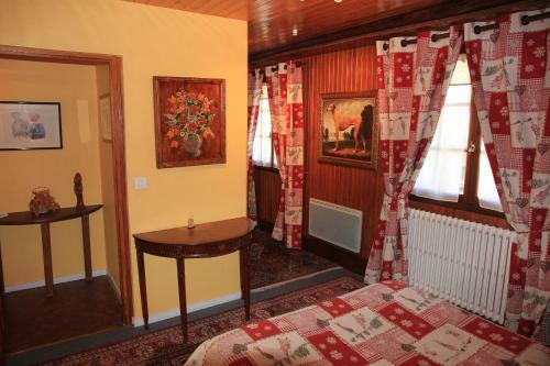 Hostal Chalet Saint Roch