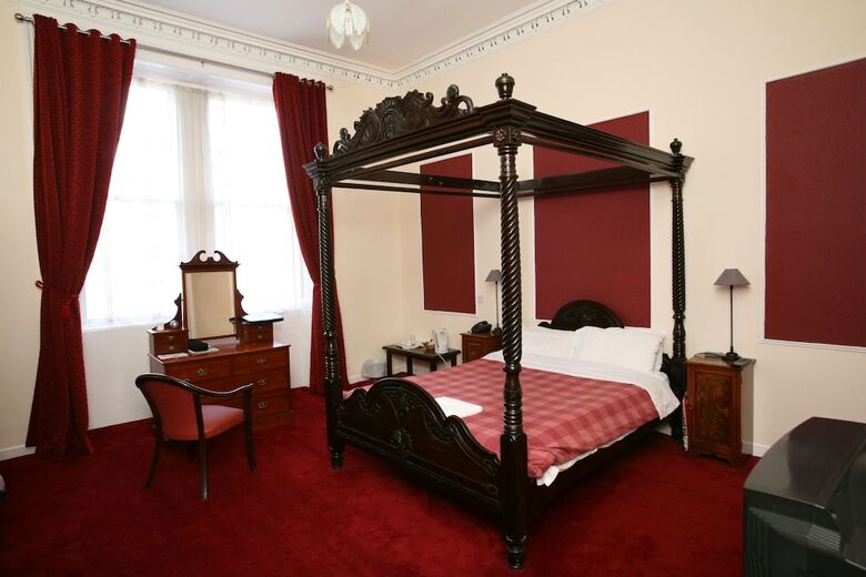 Clifton Hotel