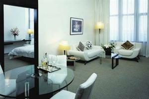 Hotel Regal Airport