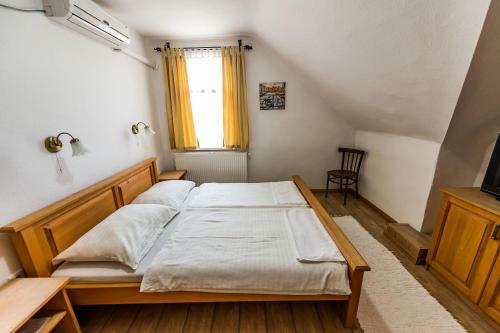 Hostal B�stya Panzi� �s �tterem