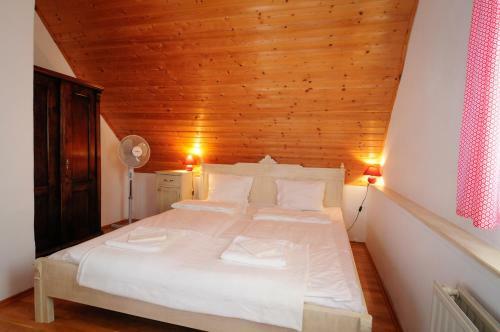 Skrabski Apartman �s Tulip�n H�z