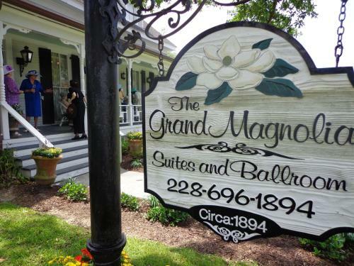 Posada Grand Magnolia Suites