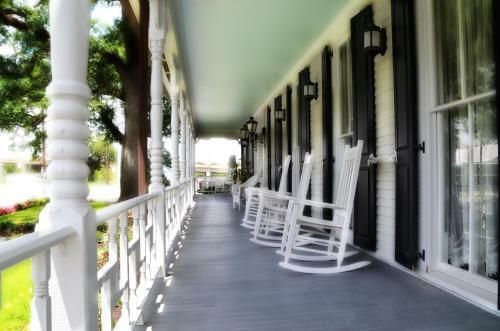 Posada Grand Magnolia Suites