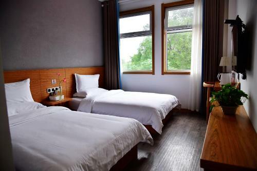 Yijia Youth Hostel