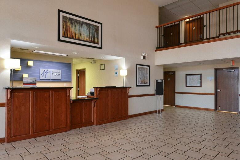 Holiday Inn Express Hotel & Suites Harrison
