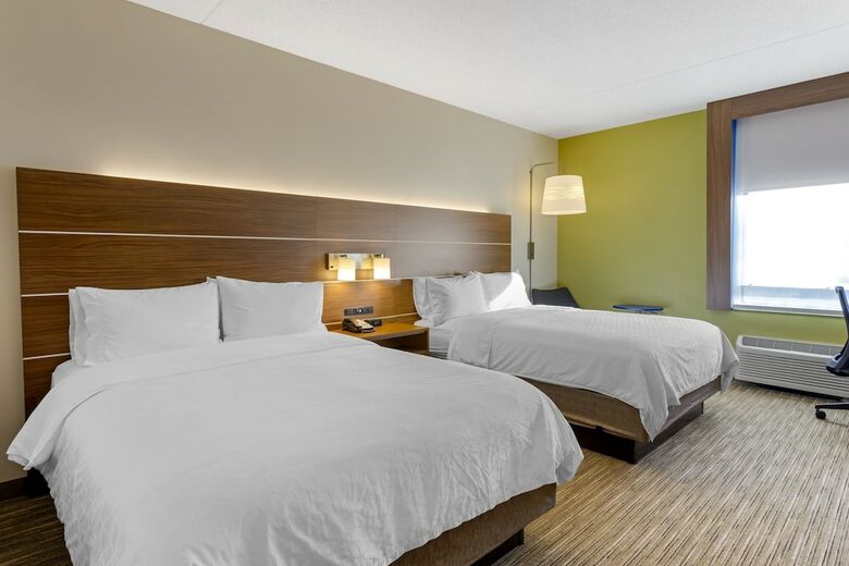 Holiday Inn Express Hotel & Suites Harrison