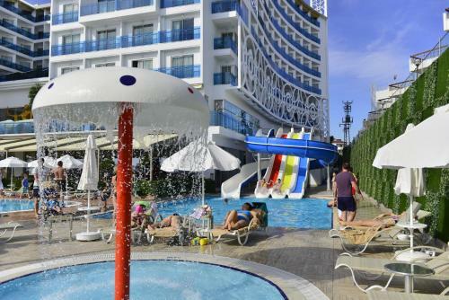 Hotel Azura Deluxe Resort & Spa