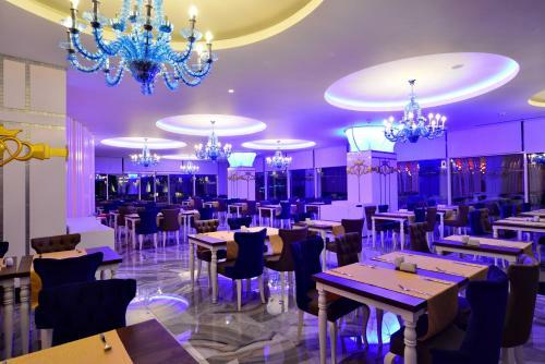 Hotel Azura Deluxe Resort & Spa