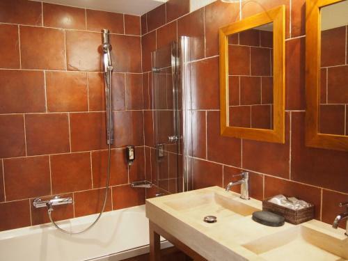 Hotel Le Manoir De Mathan