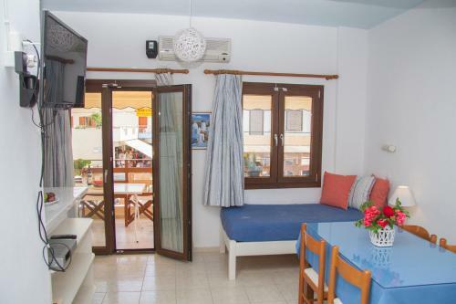 Zorbas Studios & Apartments