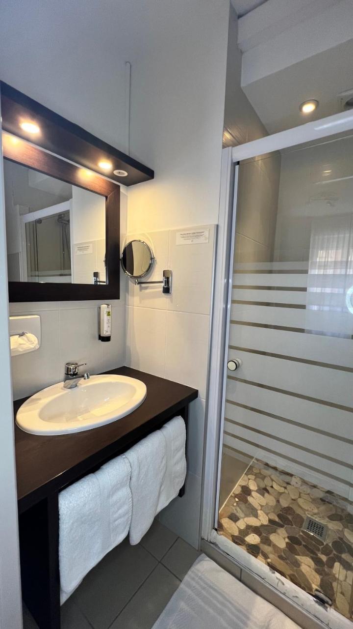 Hotel Azal�es