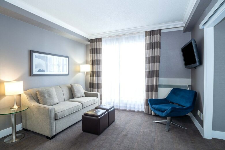 Sandman Signature Mississauga Hotel