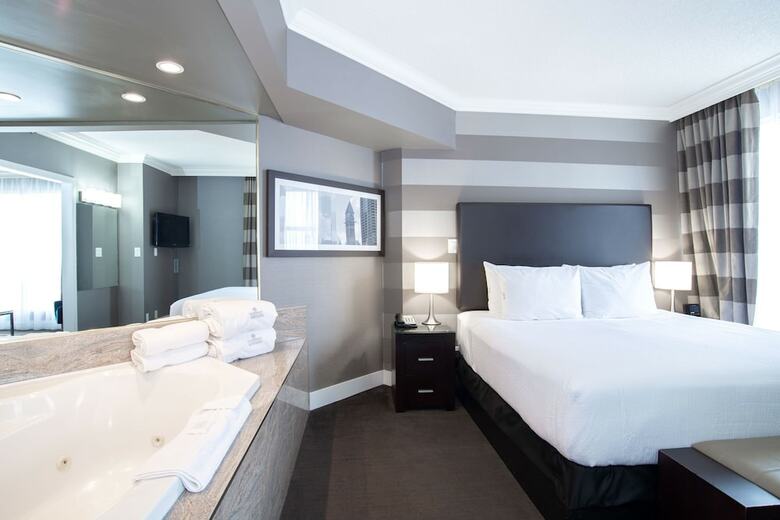 Sandman Signature Mississauga Hotel