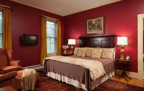 Lang House On Main Street Bed & Breakfast