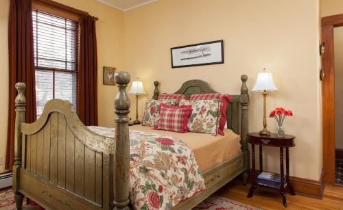 Lang House On Main Street Bed & Breakfast