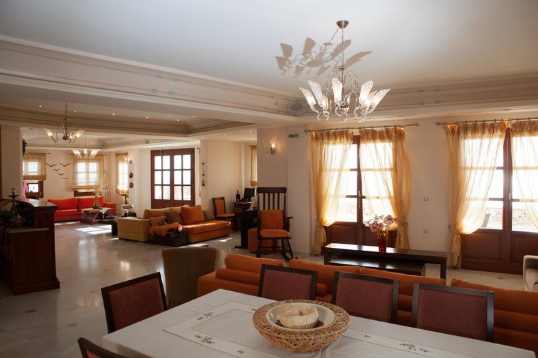 Epavlis Hotel
